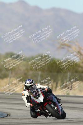 media/Dec-01-2025-Moto Forza (Mon) [[2daa91e15f]]/1-Advanced Group/Session 3 (Turn 3)/